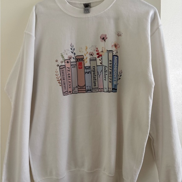 Gildan Sweaters - White Sweatshirt with Taylor Swift Book Graphic